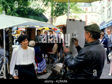 Artisti pittura in Place du Tertre quartiere di Montmartre Parigi Francia Foto Stock