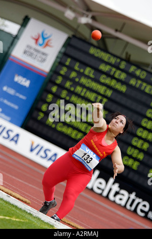 Detentore del record mondiale Laila El Garaa del Marocco a competere in donne s F40 colpo messo Foto Stock