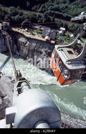 Hell's Gate Airtram / Cavo auto oltre il fiume Fraser in Fraser Canyon, BC, British Columbia, Canada Foto Stock