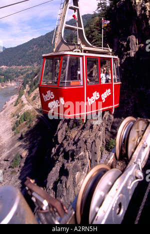 Hell's Gate Airtram / Cavo auto oltre il fiume Fraser in Fraser Canyon, BC, British Columbia, Canada Foto Stock