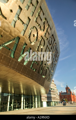 Millennium Centre per la Baia di Cardiff Cardiff Galles Wales Foto Stock