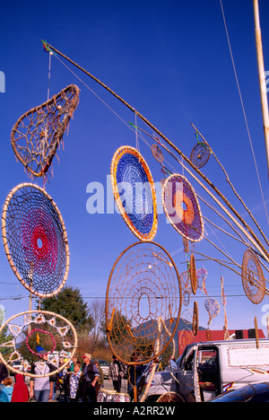 Dreamcatchers colorata sul display al Pacific Rim Whale Festival a Tofino sull'Isola di Vancouver British Columbia Canada Foto Stock