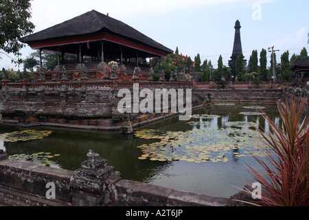 Palazzo flottante, courthouse indietro nel passato in Klungkung, Bali Foto Stock