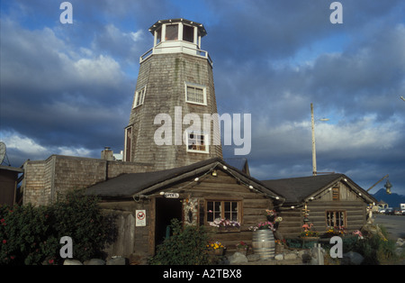 Faro e Salty Dawg Saloon Homer Spit Kachemak Bay Penisola di Kenai Alaska Foto Stock