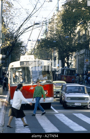 Scena di strada BELGRADE SERBIA Ott 1988 Foto Stock