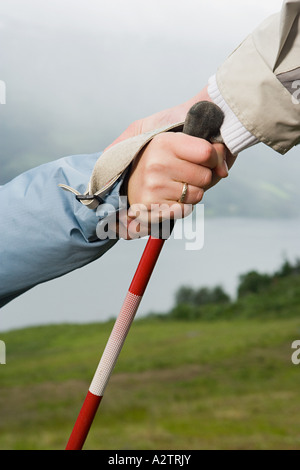Due mani per gli escursionisti Foto Stock