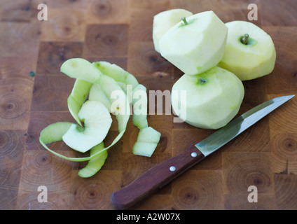 Sbucciate le mele Foto Stock