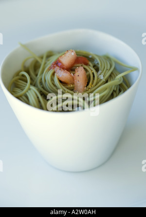 Ciotola di pasta al pesto Foto Stock