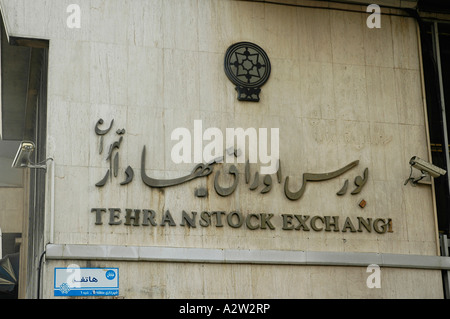 Edificio di Tehran Stock Exchange Market, con una scritta in arabo script, Teheran, Repubblica Islamica di Iran. Foto Stock