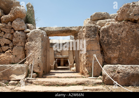 Pietra megalitico tempio di Mnajdra circa 3500BC dedicato alla dea madre della fertilità di Malta Foto Stock