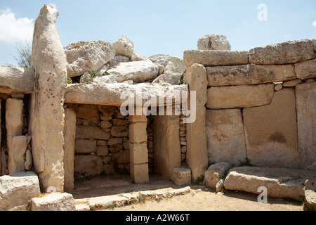 Pietra megalitico tempio di Mnajdra circa 3500BC dedicato alla dea madre della fertilità di Malta Foto Stock