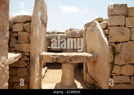 Pietra megalitico tempio di Mnajdra circa 3500BC dedicato alla dea madre della fertilità di Malta Foto Stock