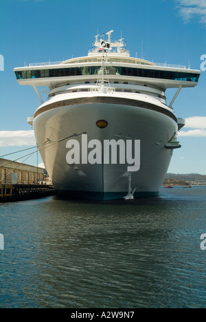 Il Diamond Princess mondo s più grande nave da crociera ormeggiata in Hobart Tasmnia nani dockside capannoni Foto Stock