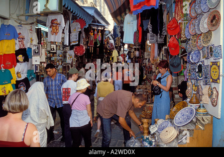 Tunisia Tunisi la Medina rue Jamaa ez Zitouna Foto Stock