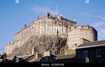 Il Castello di Edimburgo dal Grassmarket Foto Stock