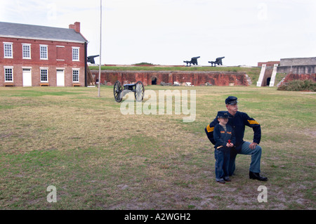 Che posano per una foto a Fort Clinch costruito 1812 1868 parco dello stato su Amelia Island nel nord-ovest della Florida Foto Stock