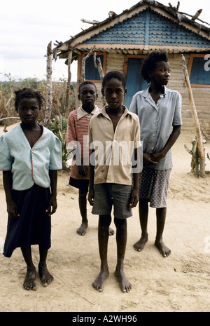 Haiti, nei pressi di Hinche ,famiglia povera, 1992 Foto Stock