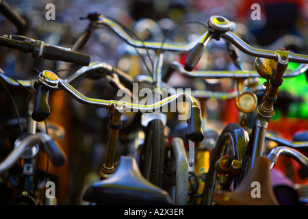 Affollato di bike-parking Amsterdam. Foto Stock