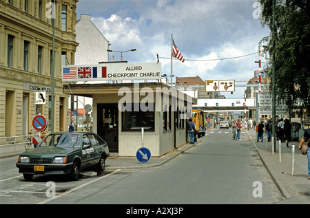 Allied Checkpoint Charlie, c. 1990 Berlino, Germania Foto Stock