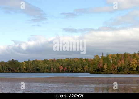 Immagine di mattina del Consiglio Lago in Hiawatha National Forest nella Penisola Superiore del Michigan. Foto Stock