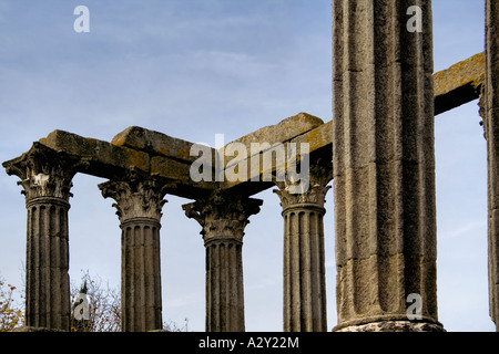 Tempio romano (Imperatore cult - noto anche come la dea Diana tempio) in Evora, Portogallo. Patrimonio Mondiale dell'Unesco. Foto Stock