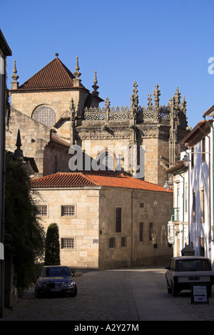 Braga la cattedrale, la più antica di tutte le cattedrali in Portogallo. Facciata posteriore. Foto Stock