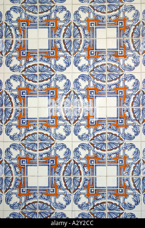 Azulejo portogallo Lisbona olandese piastrella vetrinata parete copertura tegola decorare pattern Foto Stock