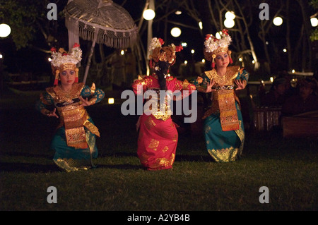 Legong Kraton danza tradizionale in Bali Indonesia Asia Foto Stock