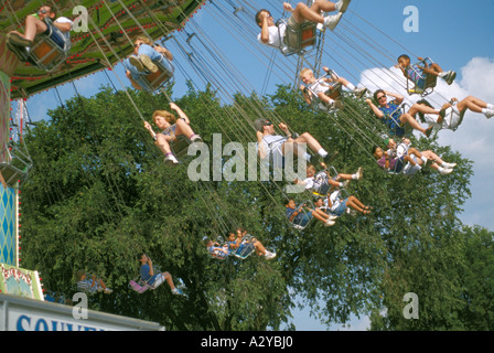 Minnesota State Fair corsa elevata caricato con i bambini e la famiglia. St Paul Minnesota USA Foto Stock