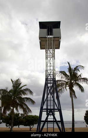 Torre bagnino sulla spiaggia di Playa De Las Teresitas Nord Tenerife Canarie Spagna Foto Stock