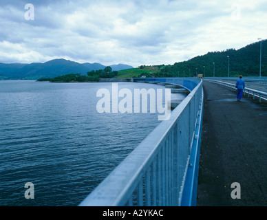 Bergsøysund ponte galleggiante, parte di Krifast, vicino Kristiansund, Møre og Romsdal, Norvegia. Foto Stock
