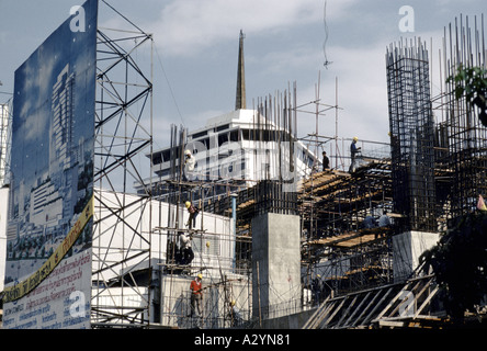 Sito di costruzione su Silon Road, Bangkok, Thailandia Foto Stock
