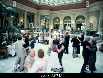 Il tè danzante al Waldorf Astoria di Londra Foto Stock