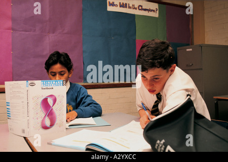 Hackney downs school impostato per essere chiuso dal governo nel 1995 a causa di prestazioni scadenti condizioni gli studenti di matematica lezione 1994 Foto Stock