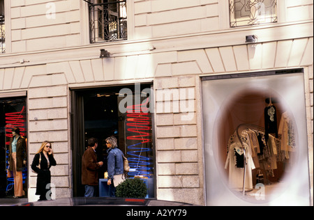 Fendi fashion shop in Via Spiga zona di Milano Foto Stock