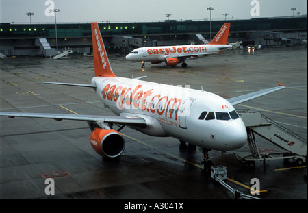 Easyjet Airbus A319 all'Aeroporto Stansted di Londra, Essex, Regno Unito. Foto Stock