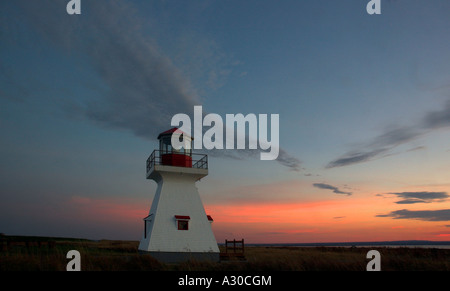 Il faro di Carleton in Québec al tramonto Foto Stock