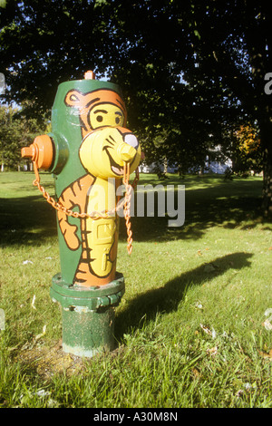 Un idrante di fuoco dipinta come personaggio dei cartoni animati Tigger nel nuovo Carlisle in Quebec Foto Stock