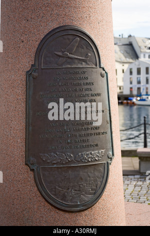 Memorial a Alesund harbour alla Norvegia di WW II Norwegian forze alleate della via di fuga (Shetland Bus) Speciale unità navale Foto Stock