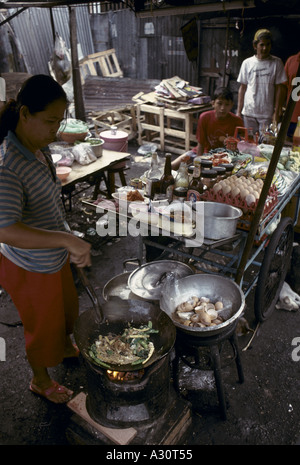 Si affacciava sulla strada in stallo a Bangkok, in Thailandia Foto Stock