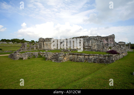 La casa di colonne presso le rovine di una città Maya Tulum in Messico Foto Stock