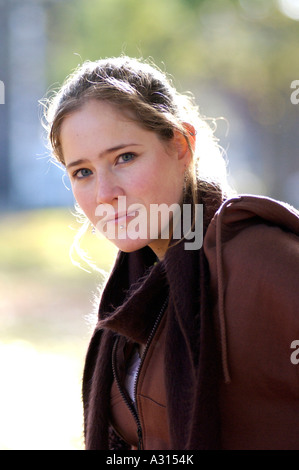 Royalty free fotografia di British studentessa ritratto in London street scene UK Foto Stock