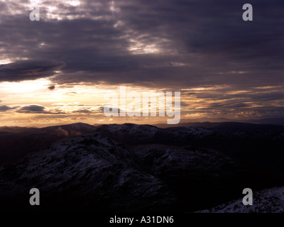 Vista invernale a ovest dal vertice del Beinn Ime. Foto Stock