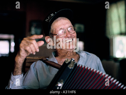 Cultura cajun della Louisiana naquin dovie al suo montegut home su bayou lafourche formare fisarmonica migliore giocatore in Louisiana Foto Stock