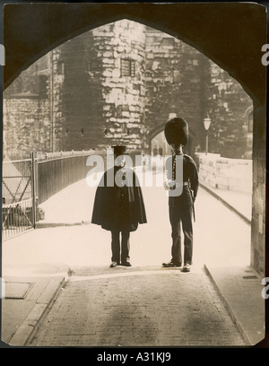 Beefeater e Guardsman Foto Stock