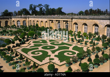 L'Orangery e giardini presso il Castello di Versailles in Francia Foto Stock