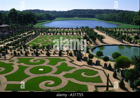L'Orangery e giardini presso il Castello di Versailles in Francia Foto Stock