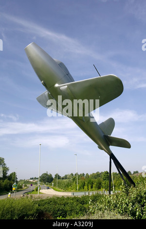 Il memoriale di Sir Frank Whittle sulla A47 rotatoria a Lutterworth Leicestershire in Inghilterra Foto Stock