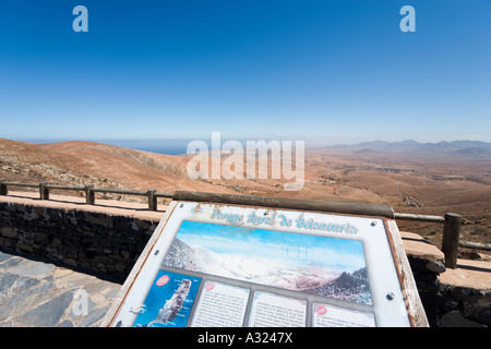 Punto di vista su un tipico paesaggio di Betancuria Parco Rurale, Fuerteventura, Isole Canarie, Spagna Foto Stock