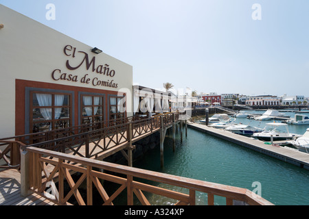 Ristorante sul mare, Puerto deportivo Marina Rubicon, Playa Blanca, Lanzarote, Isole Canarie, Spagna Foto Stock